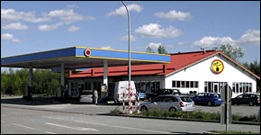 Tankstelle mit Einkaufsmarkt